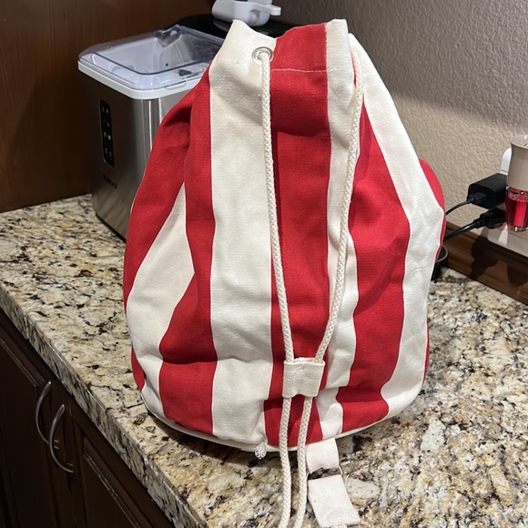 Wells Fargo beach Bag Backpack with front pocket. Never used - Picture 3 of 6